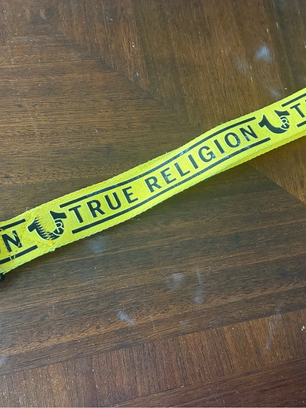True Religion Yellow Logo Military Style Squeeze Clasp Belt Seatbelt Mens M/L